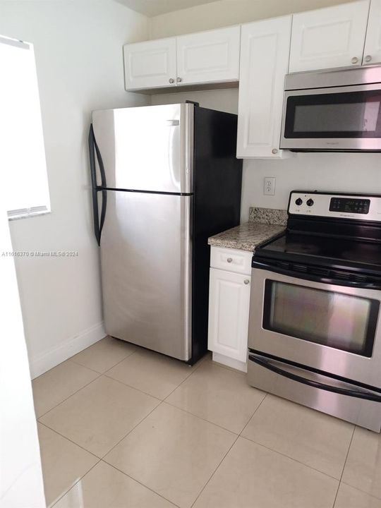 For Rent: $2,200 (2 beds, 2 baths, 820 Square Feet)