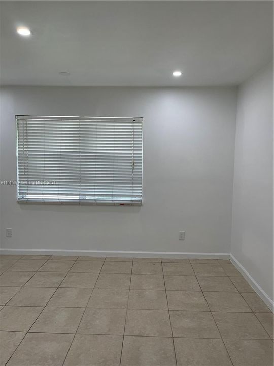 For Rent: $2,550 (2 beds, 2 baths, 976 Square Feet)