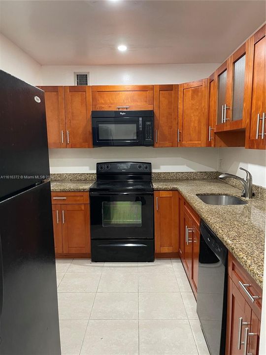 For Rent: $2,550 (2 beds, 2 baths, 976 Square Feet)