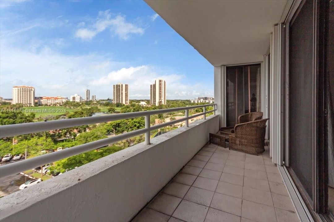 En Venta: $557,500 (3 camas, 3 baños, 1525 Pies cuadrados)