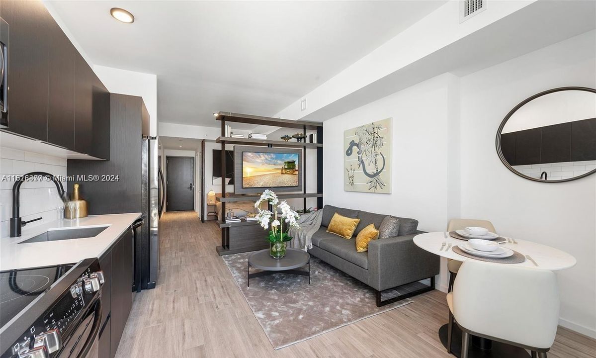 For Sale: $650,000 (1 beds, 1 baths, 443 Square Feet)