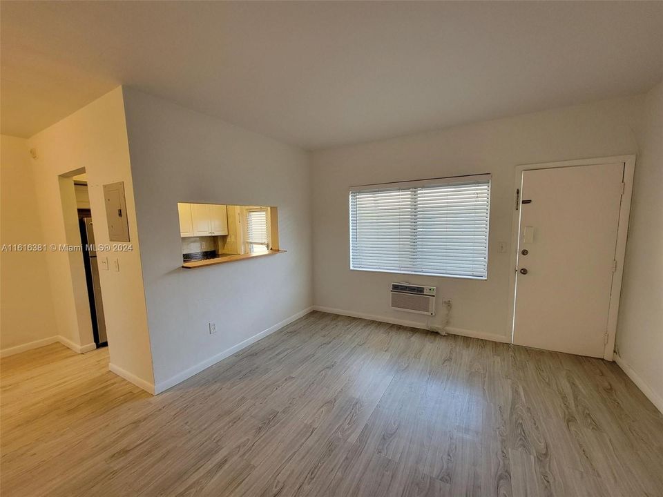 For Rent: $2,850 (2 beds, 2 baths, 900 Square Feet)