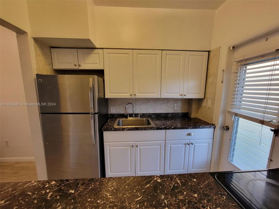 For Rent: $2,850 (2 beds, 2 baths, 900 Square Feet)