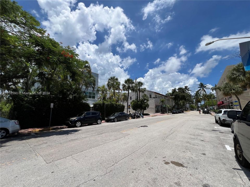 Steps to Lincoln Road