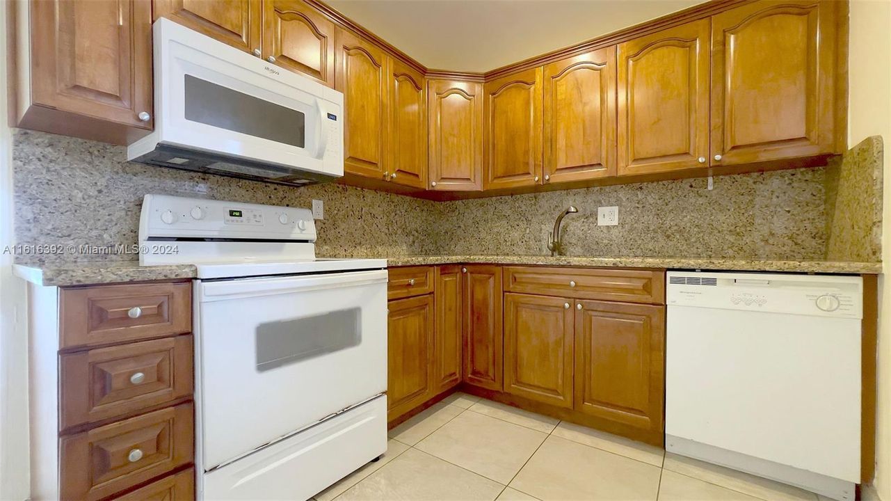 For Sale: $269,000 (1 beds, 1 baths, 715 Square Feet)