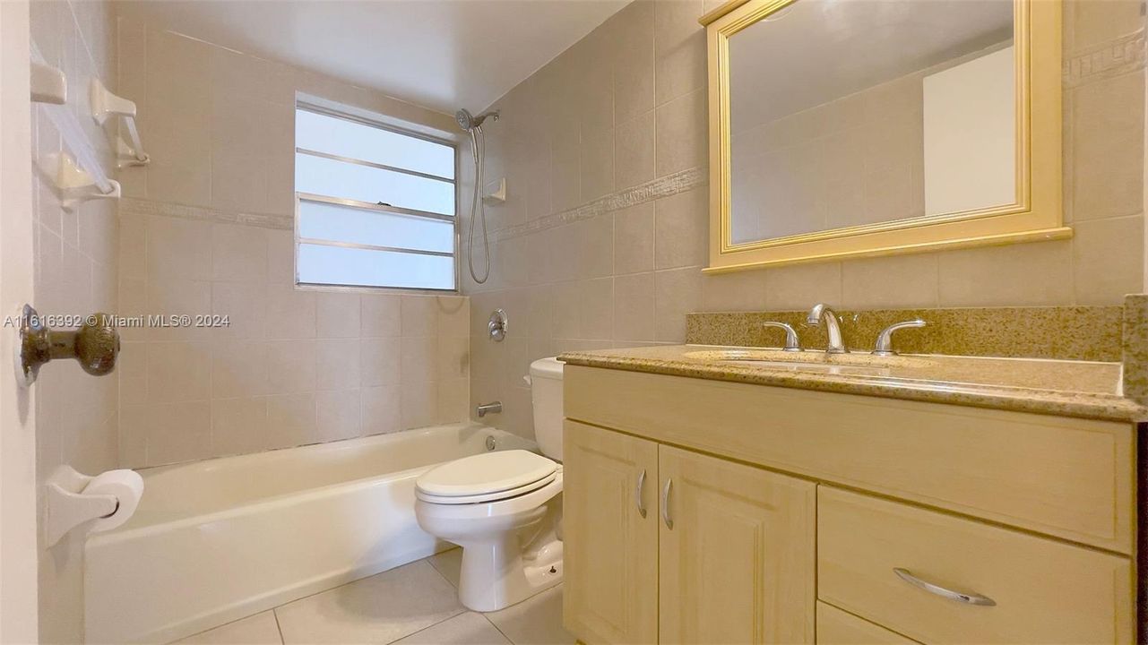 For Sale: $269,000 (1 beds, 1 baths, 715 Square Feet)