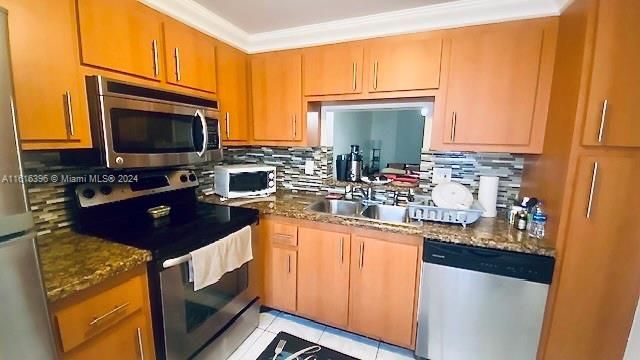 For Rent: $1,700 (1 beds, 1 baths, 847 Square Feet)