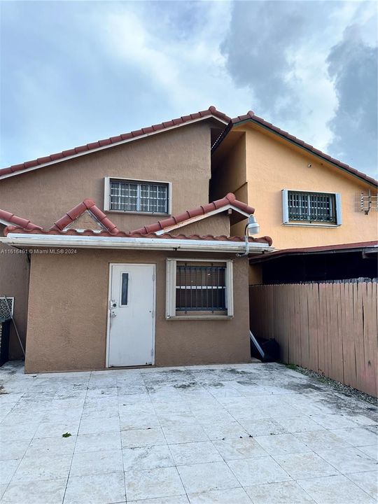 En Venta: $685,000 (4 camas, 3 baños, 1987 Pies cuadrados)