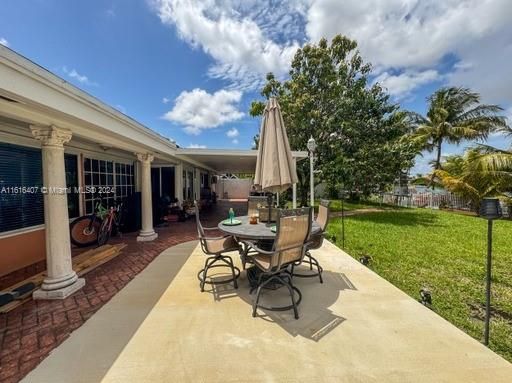 For Sale: $985,000 (4 beds, 2 baths, 2411 Square Feet)