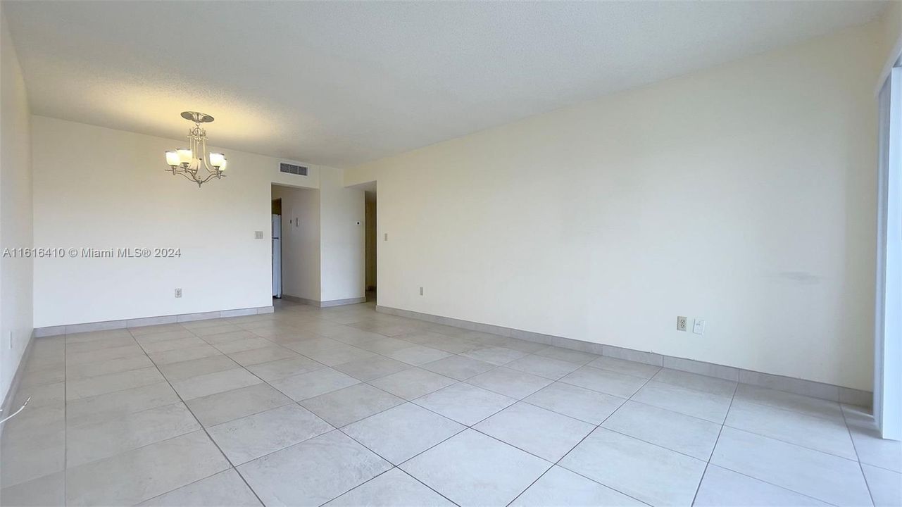 For Rent: $2,222 (1 beds, 1 baths, 715 Square Feet)