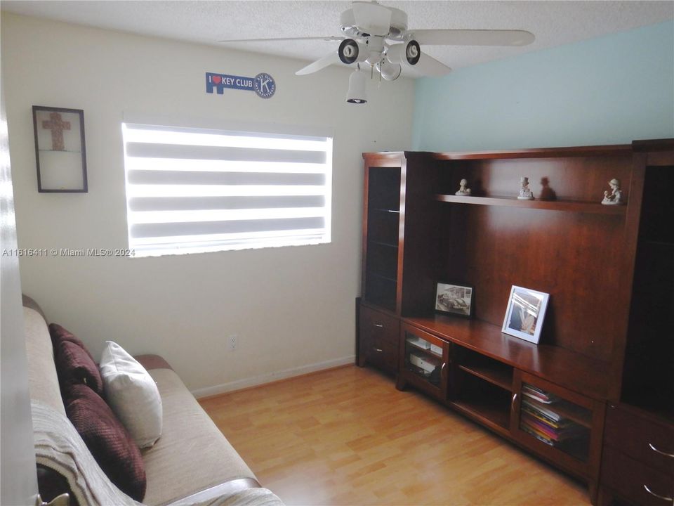 For Rent: $3,200 (4 beds, 2 baths, 1409 Square Feet)