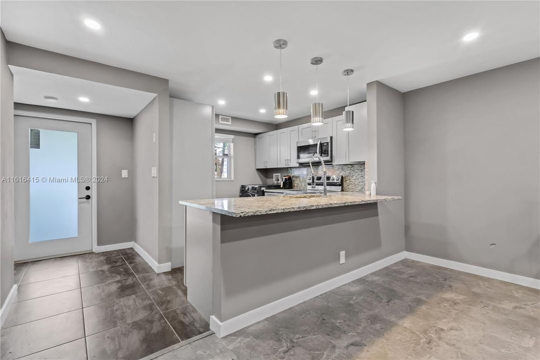 For Sale: $275,000 (2 beds, 2 baths, 1179 Square Feet)