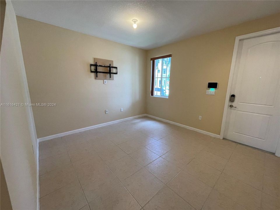For Rent: $2,600 (3 beds, 2 baths, 1850 Square Feet)
