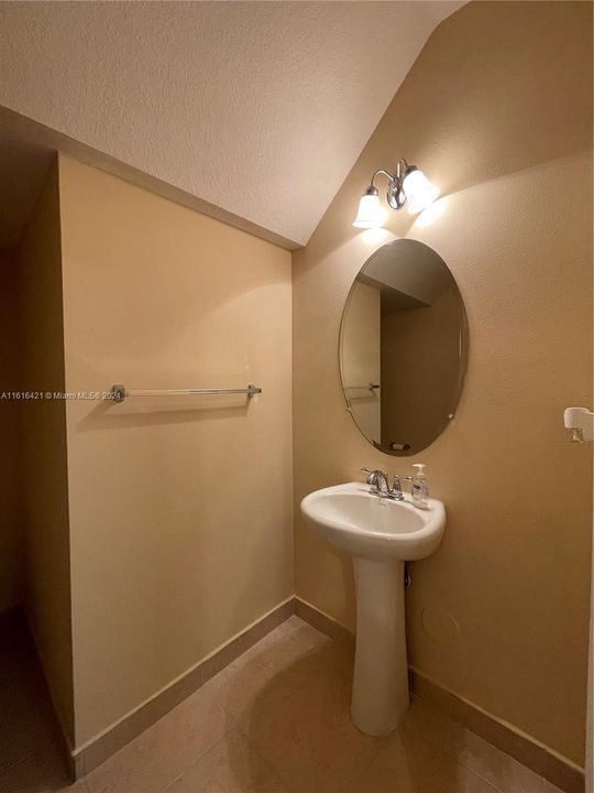 出租: $2,600 (3 贝兹, 2 浴室, 1850 平方英尺)