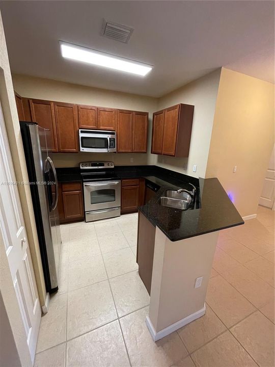 For Rent: $2,600 (3 beds, 2 baths, 1850 Square Feet)