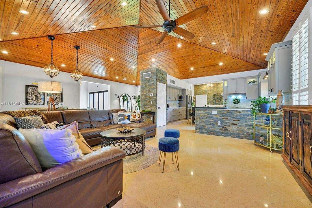 En Venta: $4,395,000 (7 camas, 3 baños, 5214 Pies cuadrados)