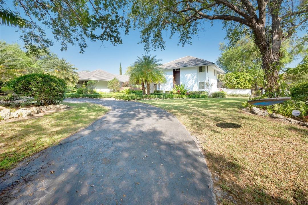 For Sale: $4,095,000 (7 beds, 3 baths, 5214 Square Feet)