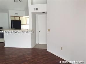 For Sale: $220,000 (2 beds, 1 baths, 909 Square Feet)