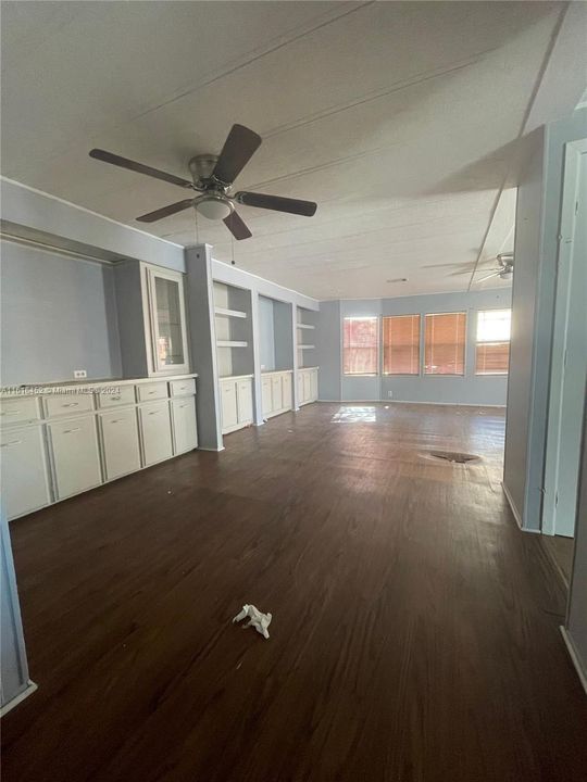 For Rent: $2,100 (2 beds, 2 baths, 1176 Square Feet)