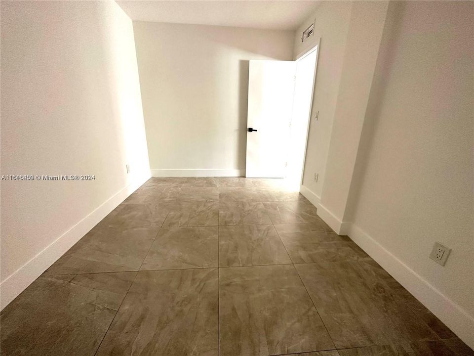 For Rent: $3,000 (2 beds, 1 baths, 850 Square Feet)