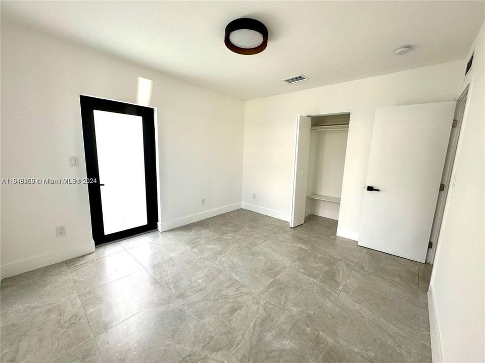 For Rent: $3,000 (2 beds, 1 baths, 850 Square Feet)