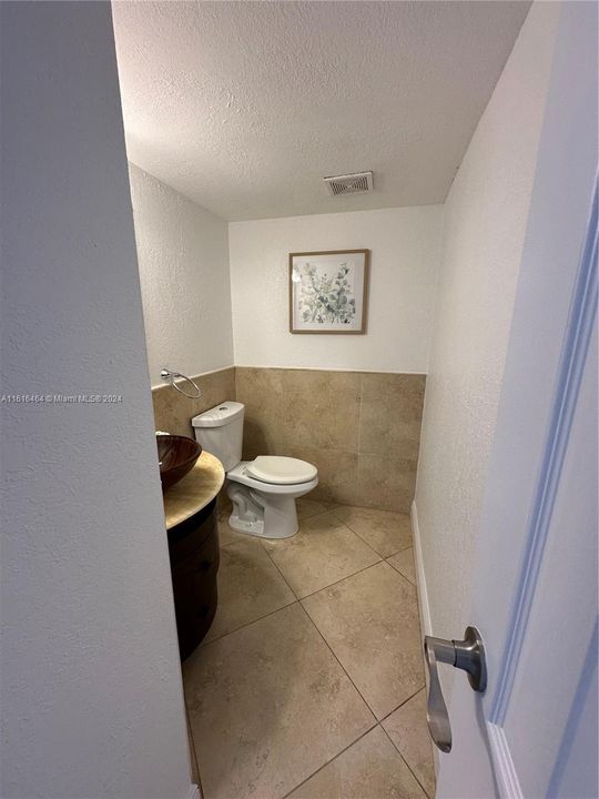 For Sale: $295,000 (1 beds, 1 baths, 755 Square Feet)