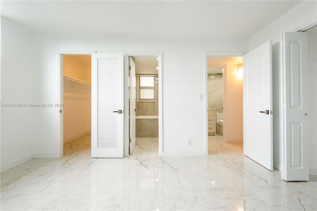 For Sale: $260,000 (1 beds, 1 baths, 688 Square Feet)