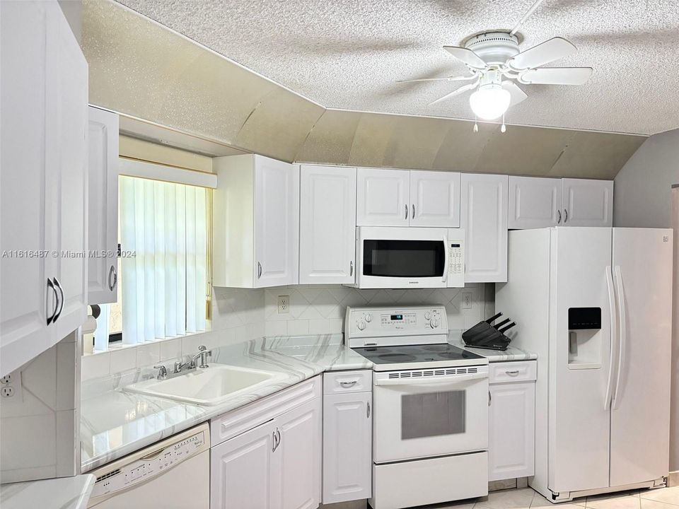 For Sale: $235,000 (2 beds, 2 baths, 1120 Square Feet)