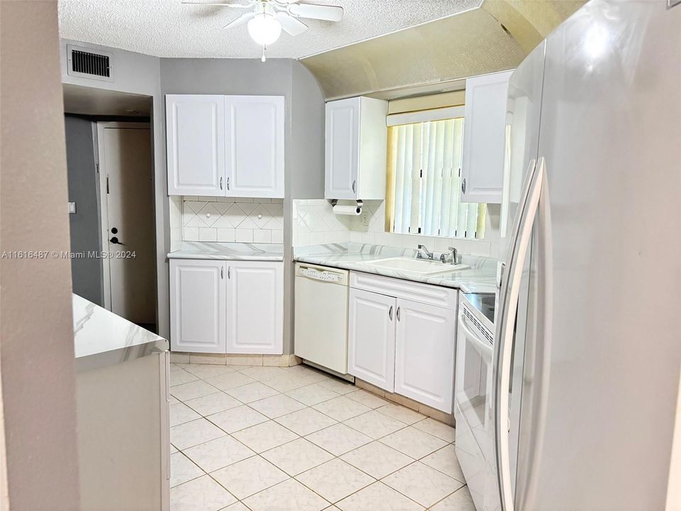 For Sale: $235,000 (2 beds, 2 baths, 1120 Square Feet)