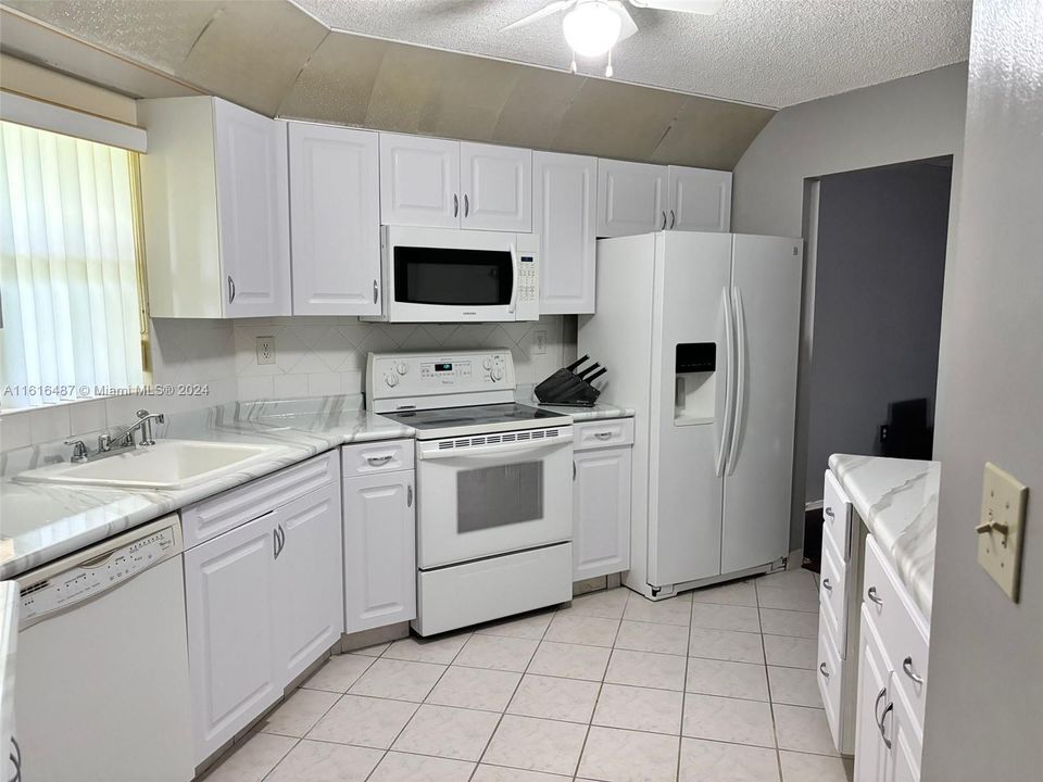 For Sale: $235,000 (2 beds, 2 baths, 1120 Square Feet)