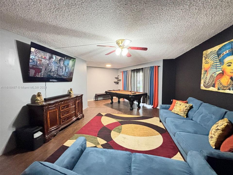 For Sale: $235,000 (2 beds, 2 baths, 1120 Square Feet)