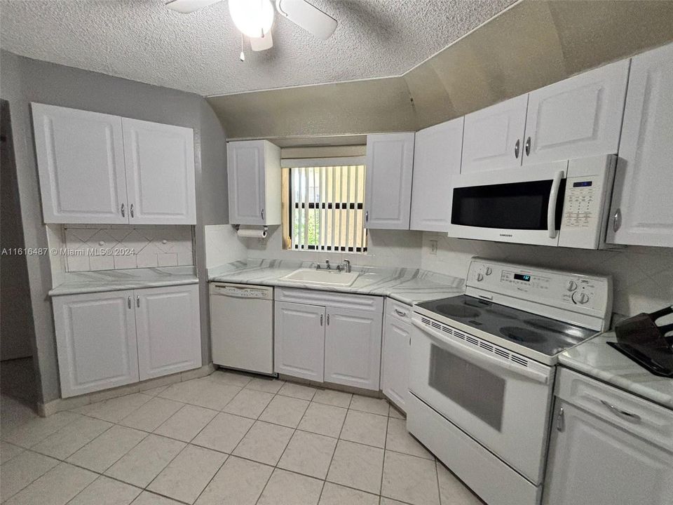 For Sale: $235,000 (2 beds, 2 baths, 1120 Square Feet)