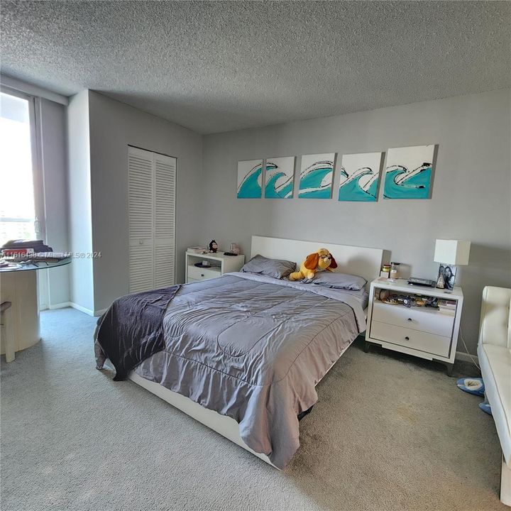 For Sale: $398,000 (1 beds, 1 baths, 991 Square Feet)