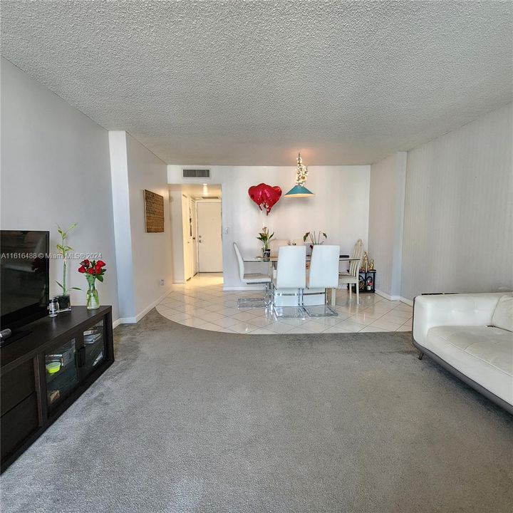 For Sale: $398,000 (1 beds, 1 baths, 991 Square Feet)