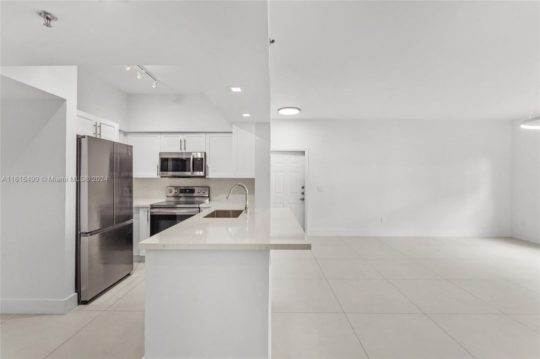 For Sale: $388,000 (1 beds, 1 baths, 845 Square Feet)