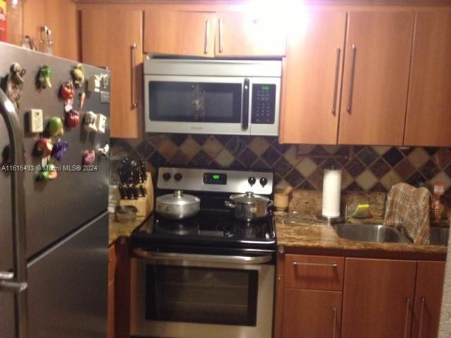 For Rent: $2,000 (2 beds, 1 baths, 769 Square Feet)