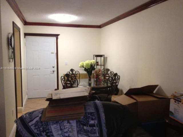 For Rent: $2,000 (2 beds, 1 baths, 769 Square Feet)