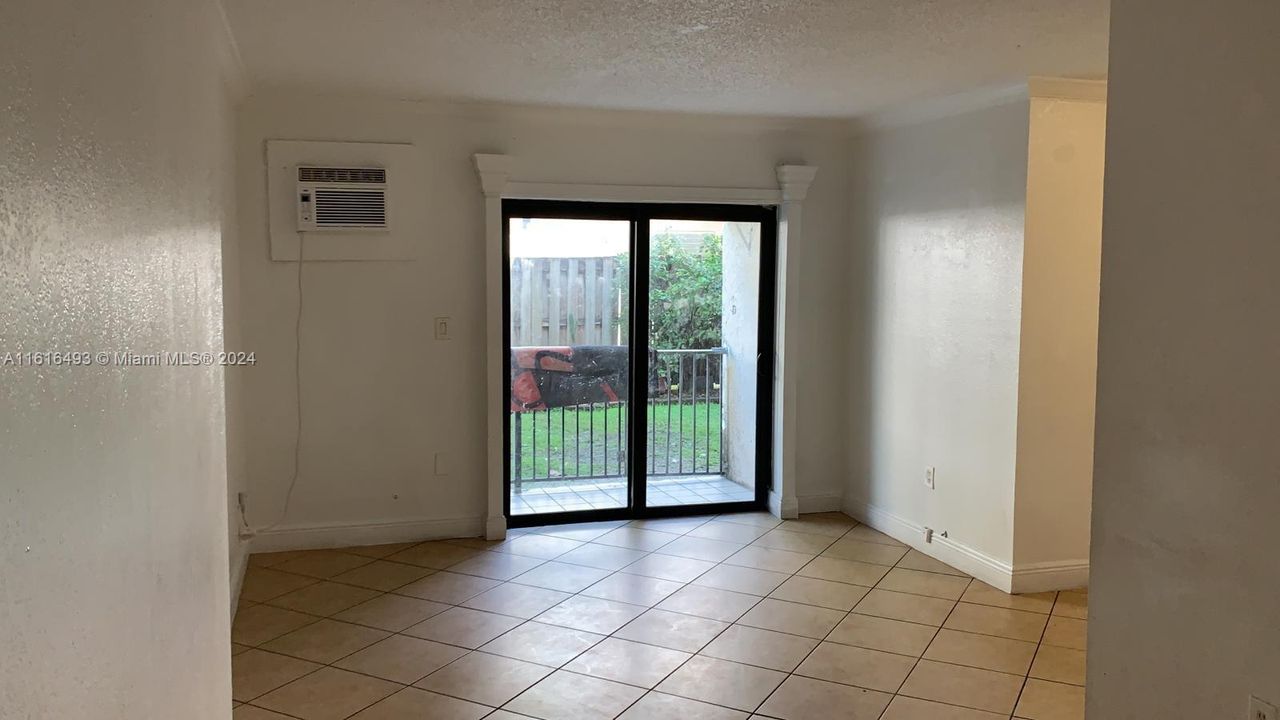 For Rent: $2,000 (2 beds, 1 baths, 769 Square Feet)