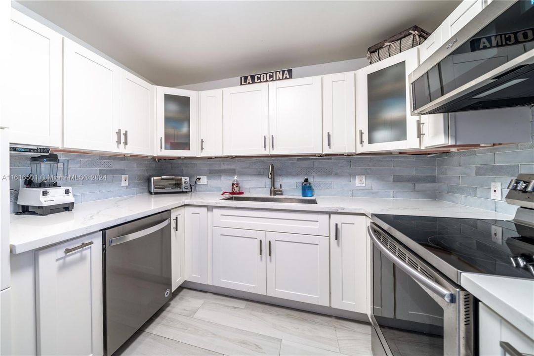 For Sale: $349,900 (2 beds, 2 baths, 1148 Square Feet)