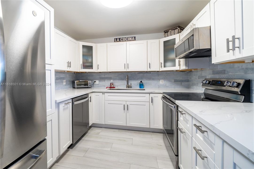 For Sale: $349,900 (2 beds, 2 baths, 1148 Square Feet)