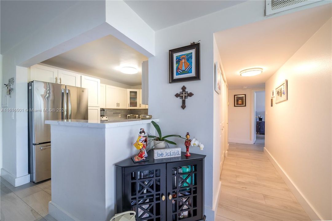 For Sale: $349,900 (2 beds, 2 baths, 1148 Square Feet)