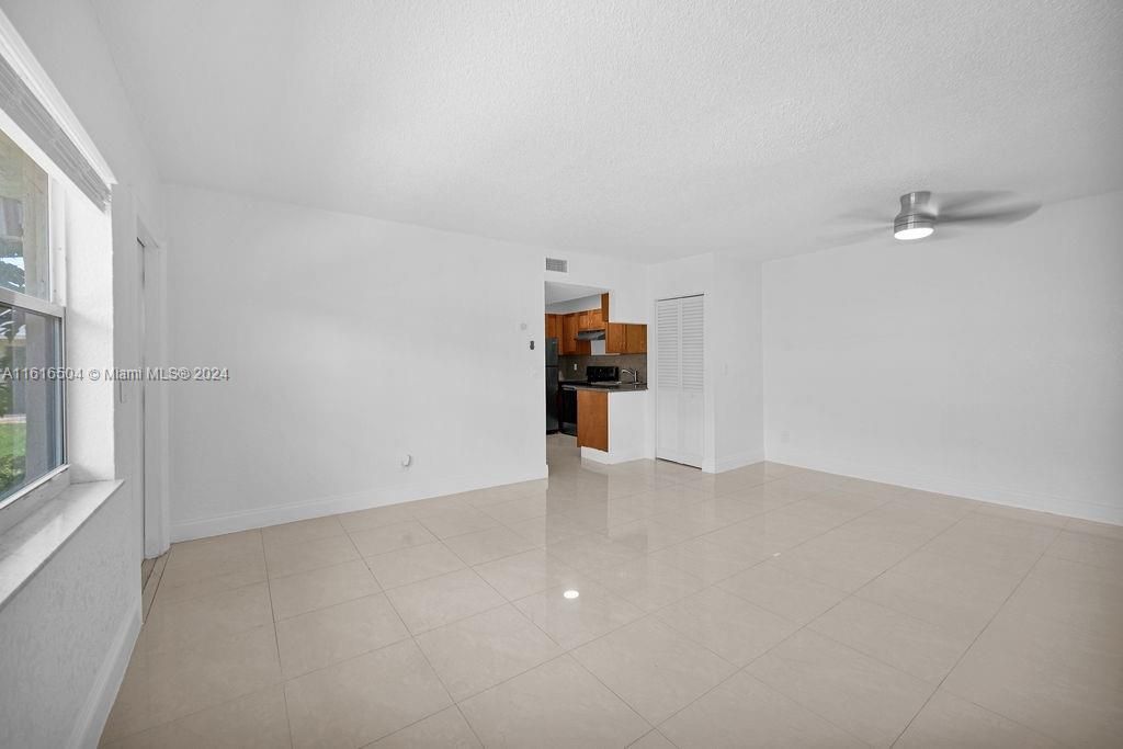 For Rent: $2,075 (2 beds, 2 baths, 827 Square Feet)