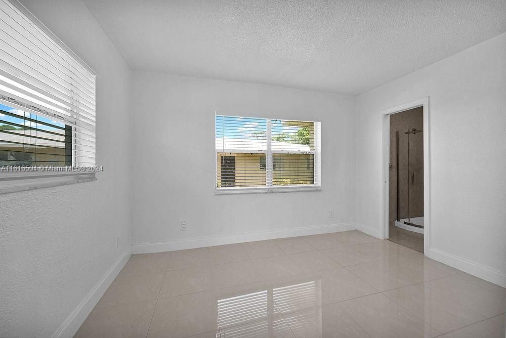 For Rent: $2,075 (2 beds, 2 baths, 827 Square Feet)