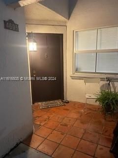 For Sale: $321,000 (1 beds, 1 baths, 899 Square Feet)