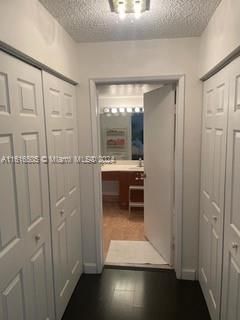 For Sale: $321,000 (1 beds, 1 baths, 899 Square Feet)