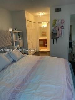 For Sale: $321,000 (1 beds, 1 baths, 899 Square Feet)