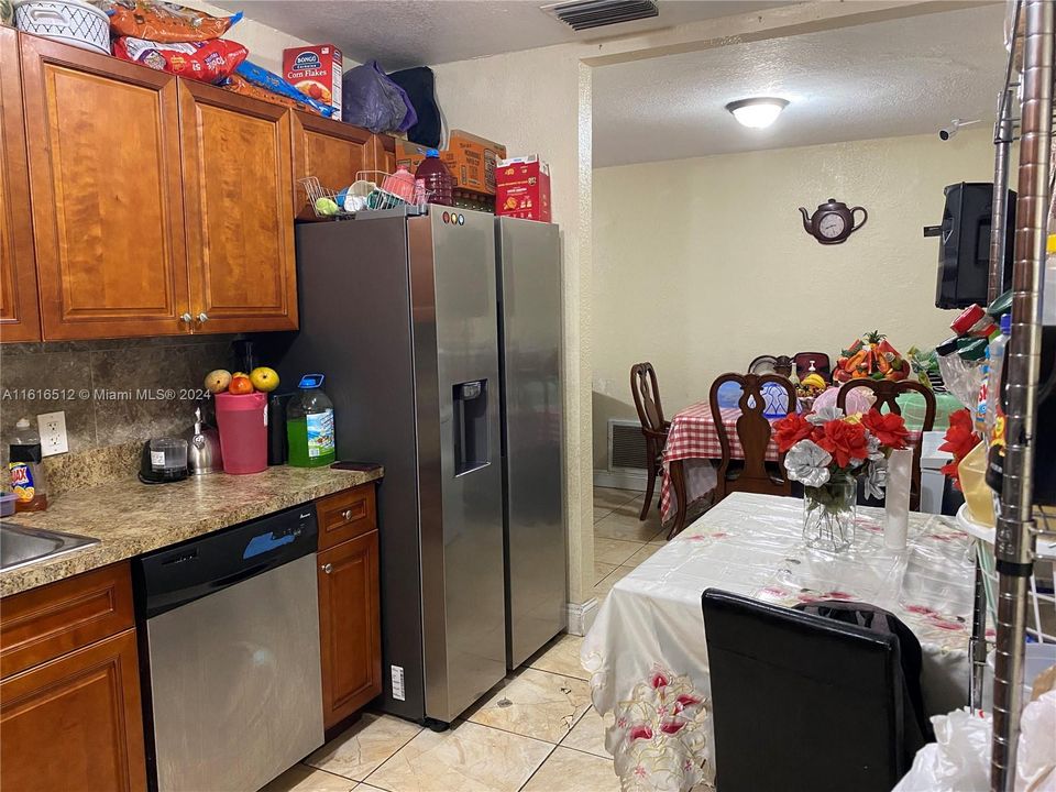 For Rent: $3,500 (3 beds, 2 baths, 1532 Square Feet)