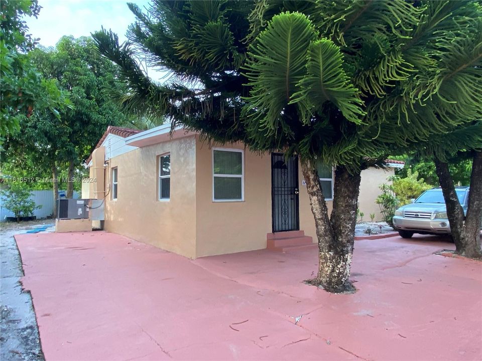 For Rent: $3,500 (3 beds, 2 baths, 1532 Square Feet)