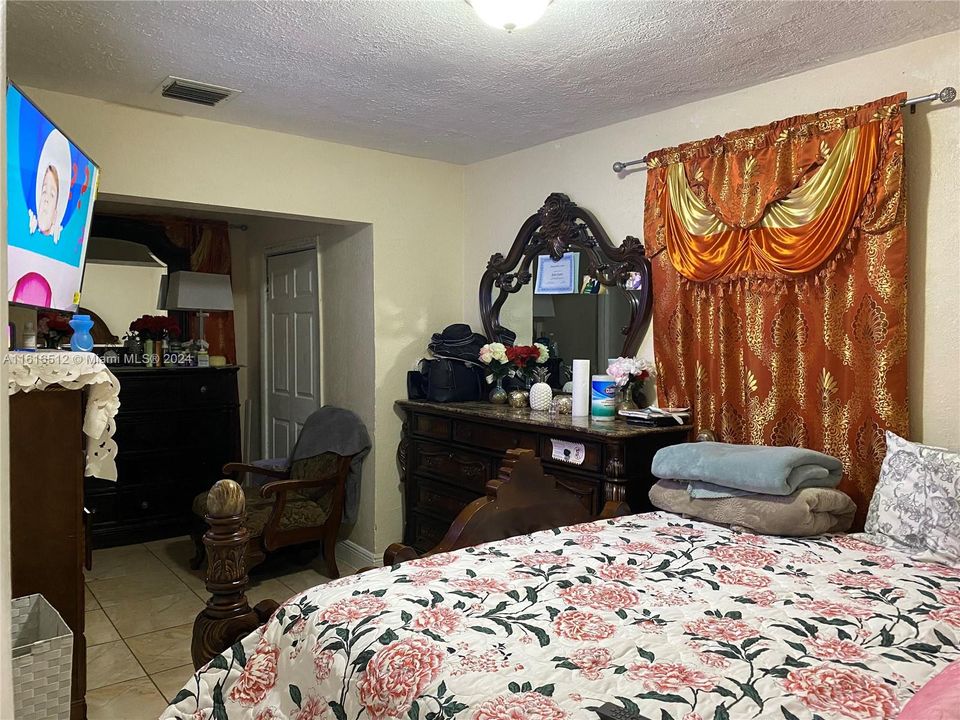 For Rent: $3,500 (3 beds, 2 baths, 1532 Square Feet)