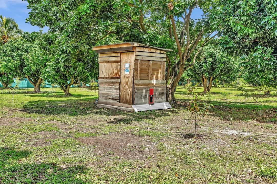 For Sale: $950,000 (3 beds, 2 baths, 1643 Square Feet)